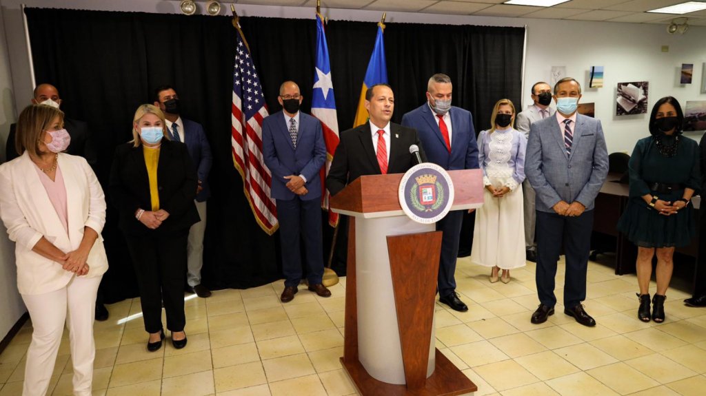  Alcalde electo de Aguadilla presenta parte de su equipo de trabajo 