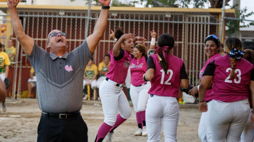  Cocodrilas de la UMET extienden su reinado en el softbol femenino universitario 
