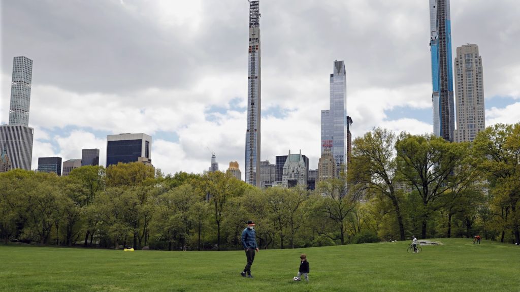  Am&eacute;rica supera a Europa y se convierte en la regi&oacute;n con m&aacute;s casos de COVID-19 