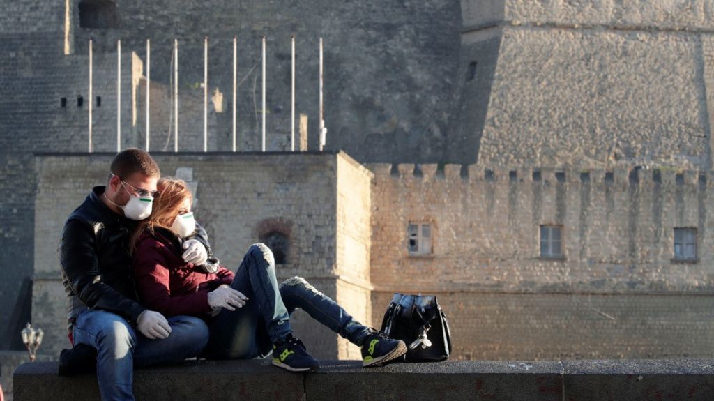  Un hombre contrae coronavirus en un viaje secreto a Italia con su amante y ahora est&aacute; aislado con su esposa 