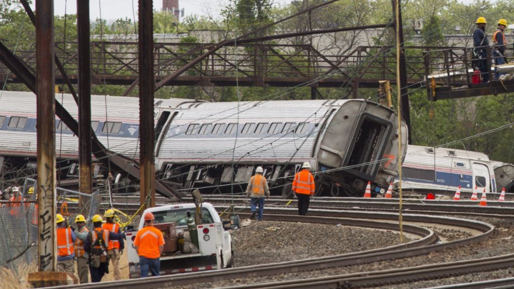  Al menos dos muertos y 70 heridos en choque de trenes en Carolina del Sur 