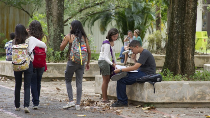 Economistas piden que Puerto Rico cierre sus escuelas