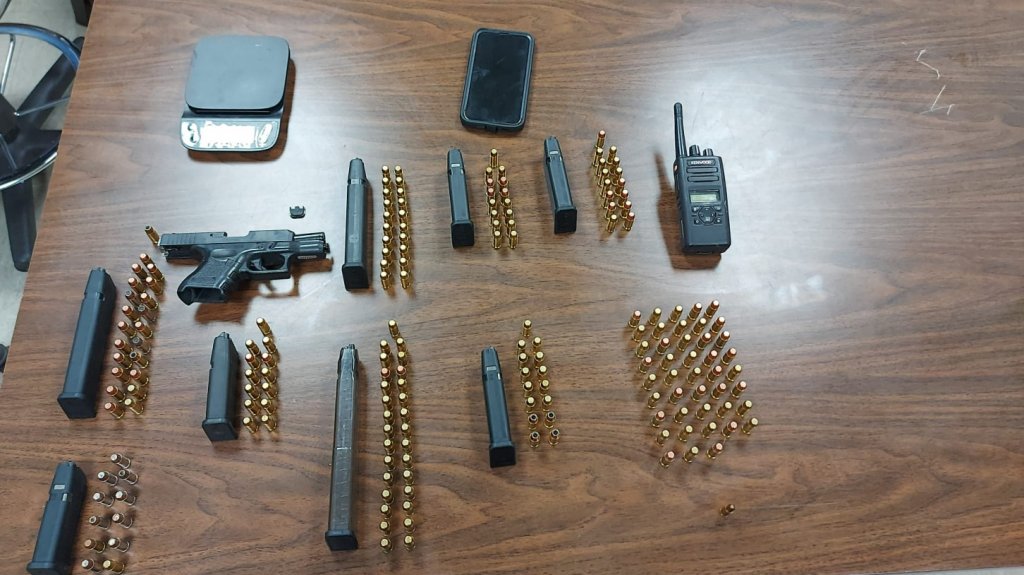  Divisi&oacute;n de Inteligencia Bayam&oacute;n arrestan joven de 20 a&ntilde;os con un arma y marihuana en Toa Baja 