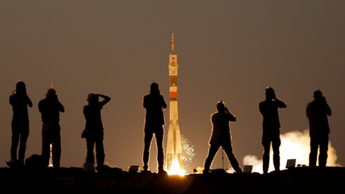 Tres astronautas de la EEI regresan a la Tierra a bordo de la nave Soyuz