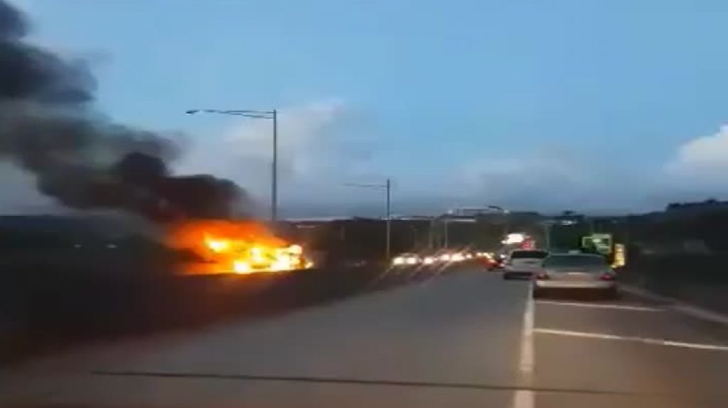  Captan en video veh&iacute;culo incendi&aacute;ndose en expreso 53 