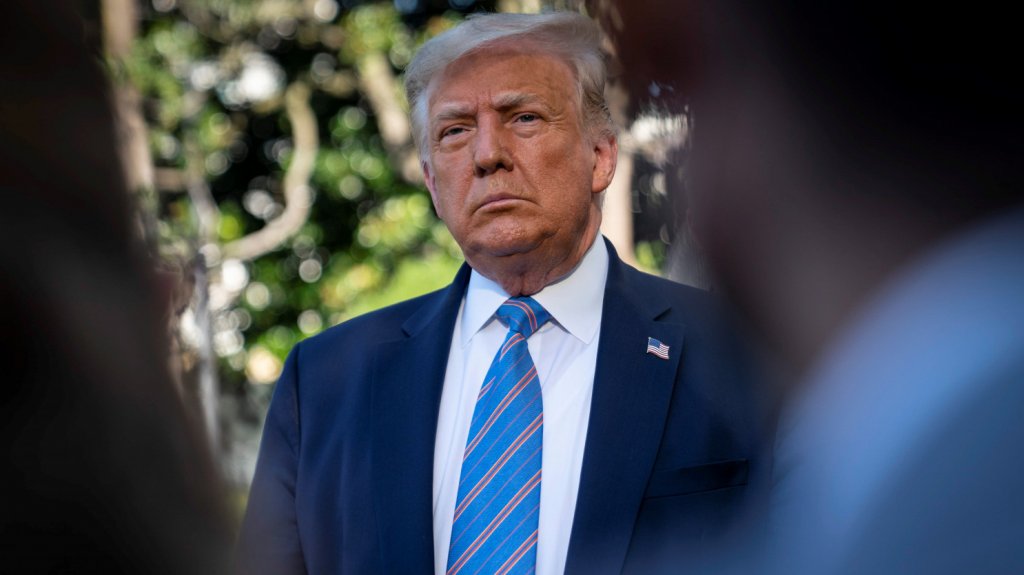  Juez de Nueva York bloquea regla de Trump que niega residencia a inmigrantes 