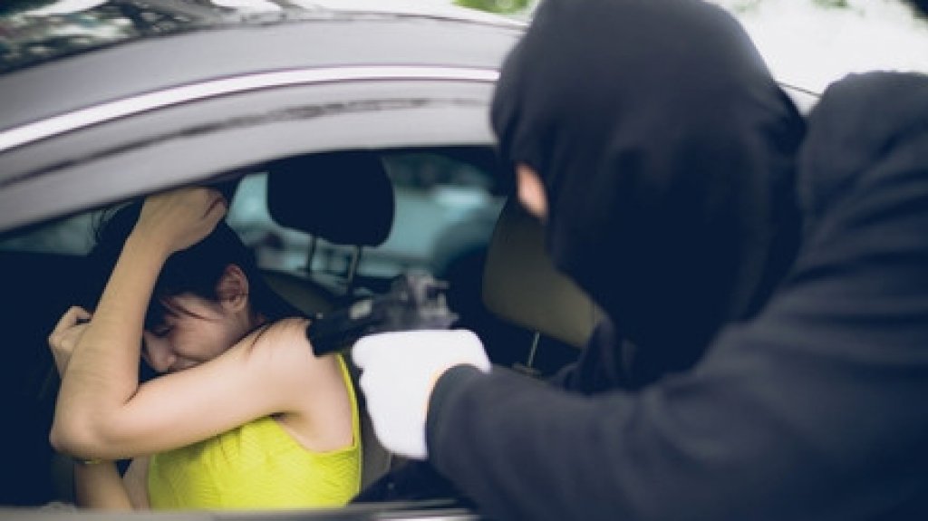  A punta de pistola le roban el auto a una mujeren Hato Rey 
