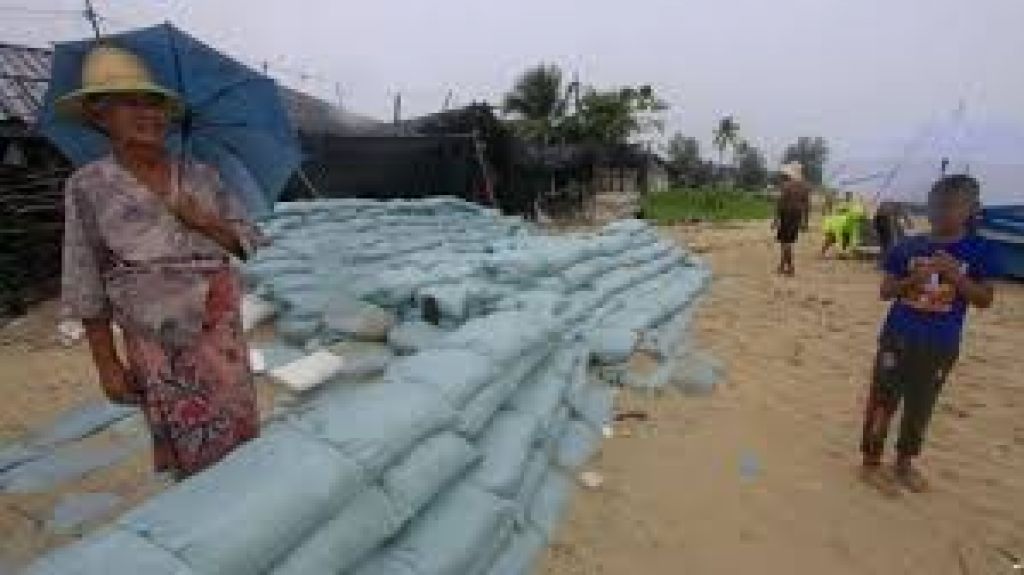  Vea video: Un muerto y miles de evacuados en el sur de Tailandia por la tormenta Pabuk 