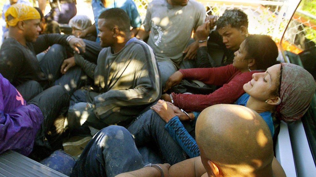  Repatr&iacute;an a 36 dominicanos de grupo de 38 interceptados en el Canal de Mona 