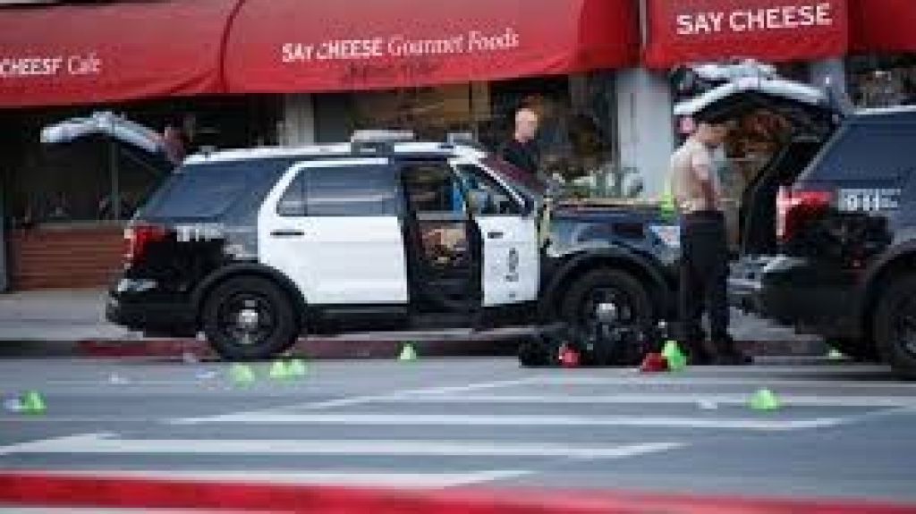  Vea video: Muere una mujer tras toma de rehenes en supermercado de Los &Aacute;ngeles 