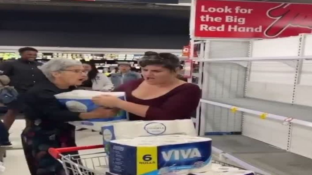  Video: Mujeres pelean por papel de Ba&ntilde;o en un supermercado 