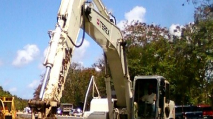 AAA trabaja tramo de tuberÃ­a averiado en Arecibo