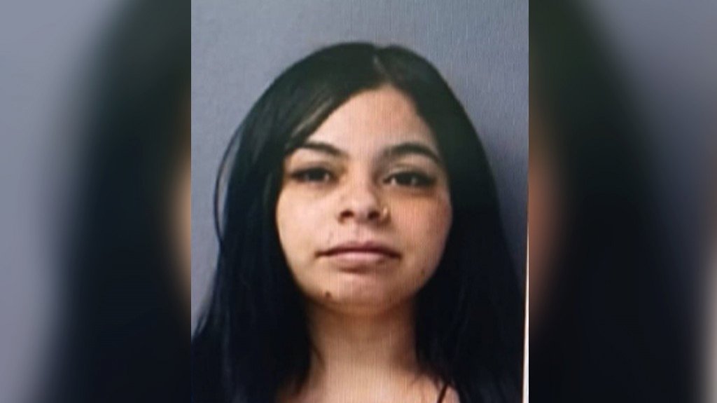  Tumbo a su expareja de la motora y comenzó a agredirlo, ahora enfrenta cargos 