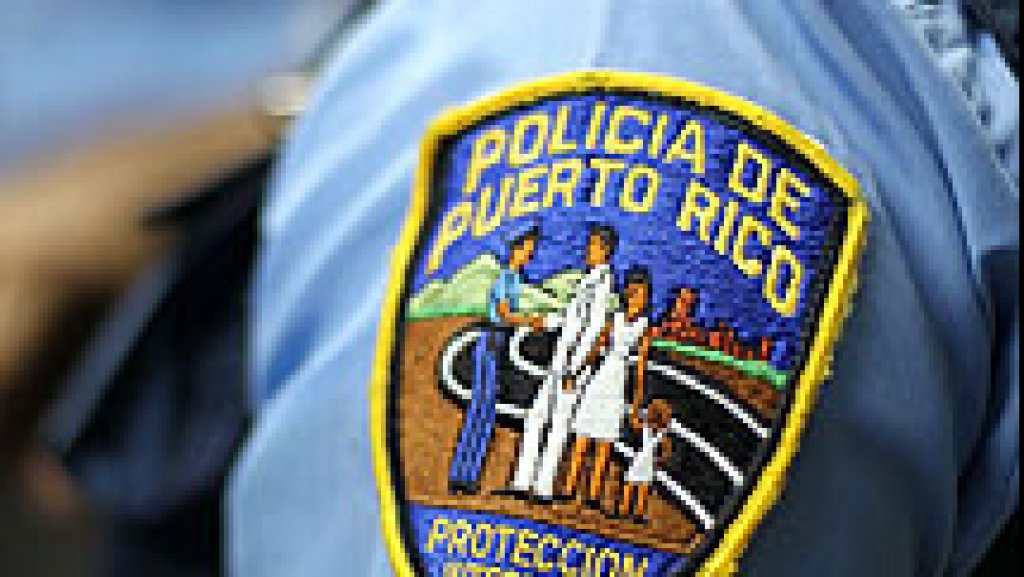  Hombre se quita la vida de un disparo en un estacionamiento de una tienda en Bayam&oacute;n 