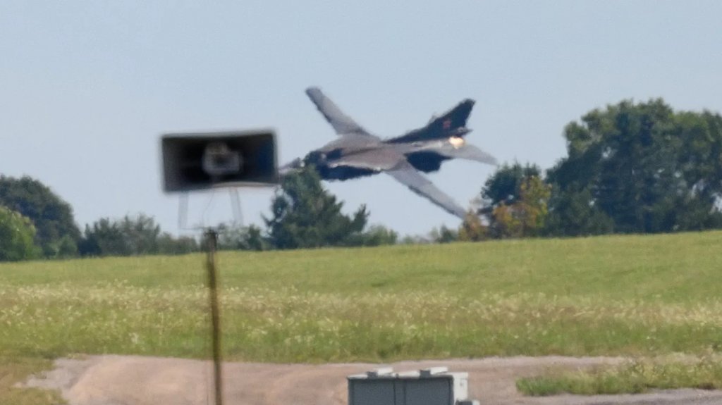  VIDEO:Jet se estrella durante el espectáculo aéreo Thunder Over Michigan en el Aeropuerto Willow Run 