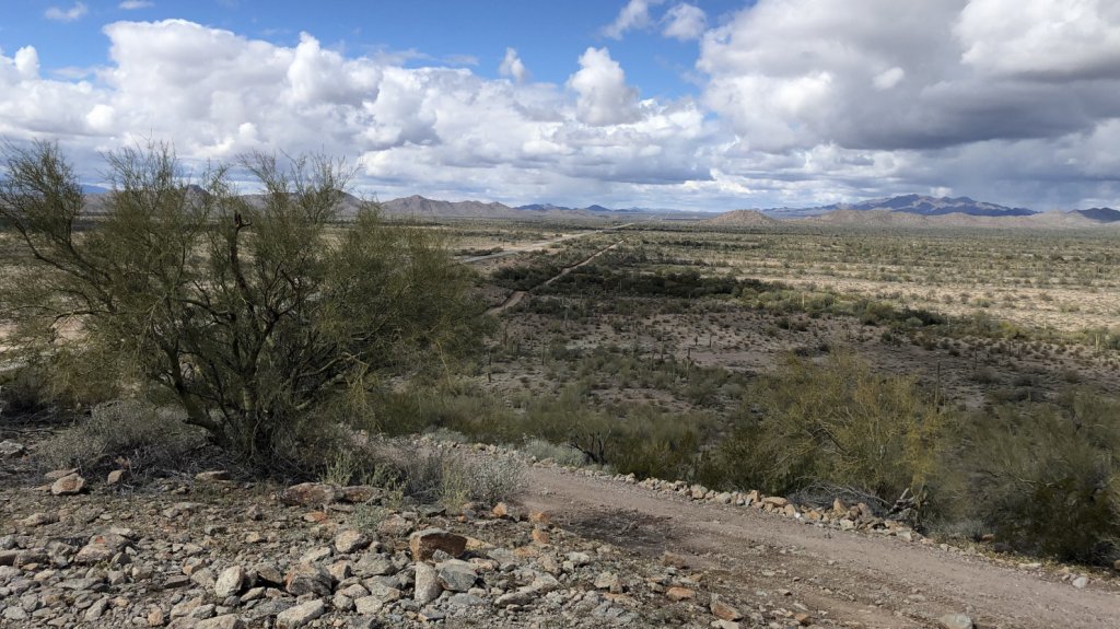  Menor indocumentado pierde el conocimiento por calor tras cruzar la frontera 