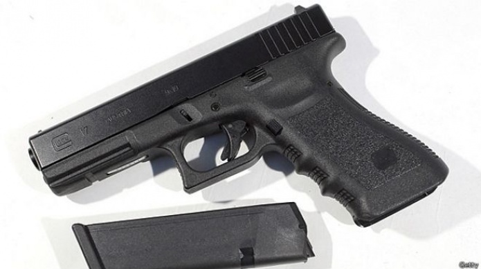 NiÃ±o de tres aÃ±os dispara a sus padres con una pistola