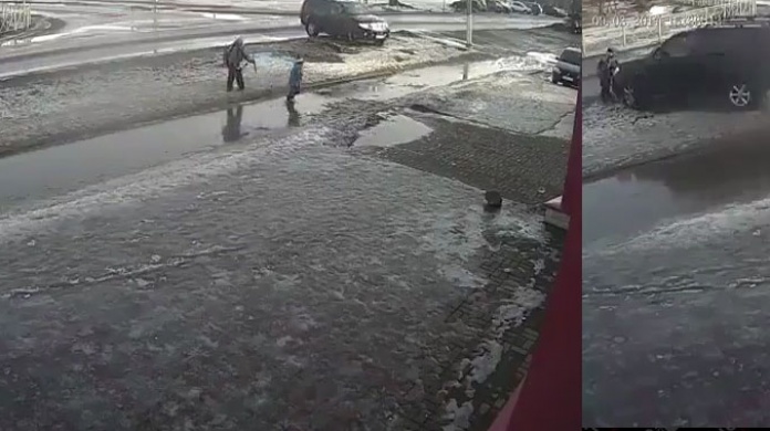 Video: Conductor en Rusia le tira la guagua encima a un niÃ±o que le lanzo un juguete 