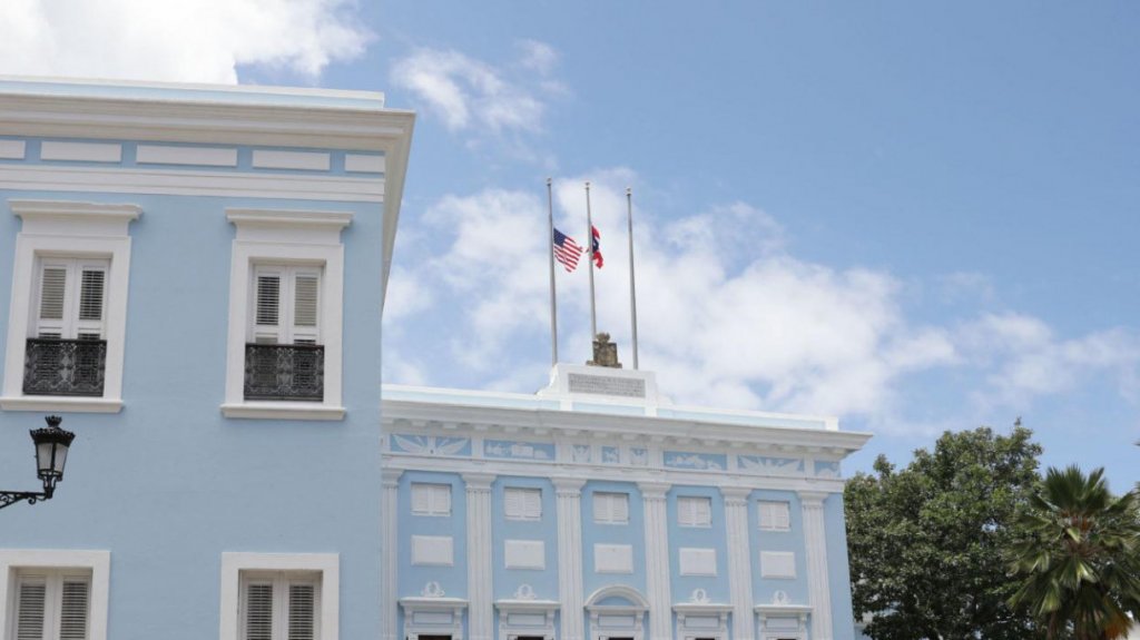  Banderas ondear&aacute;n a media asta ante tr&aacute;gica muerte de oficial policial Ferrer Pab&oacute;n 