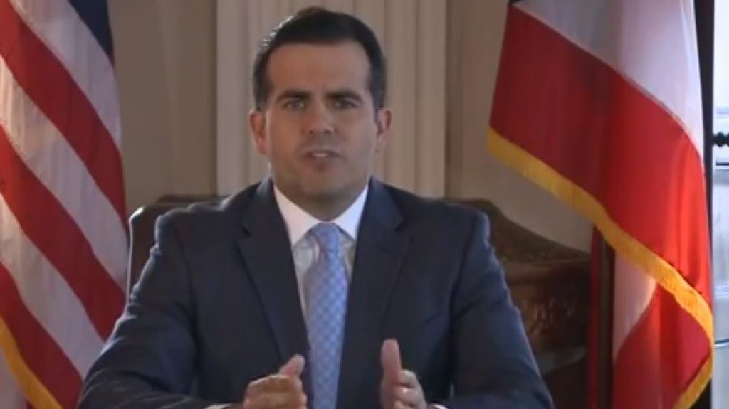  Gobernador privatizar&aacute; la AEE 