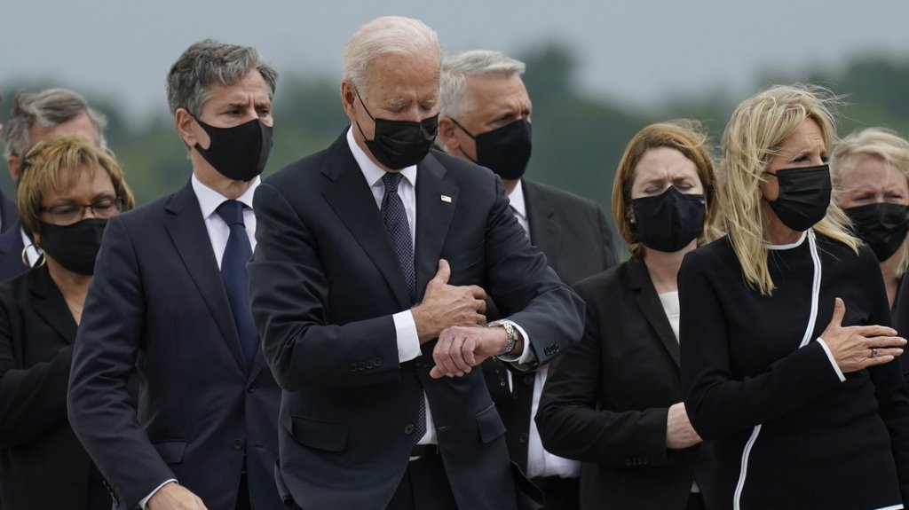  &ldquo;Hablaba m&aacute;s de su hijo que del m&iacute;o&ldquo;: padre de un marine asesinado en Kabul describe a Biden &ldquo;ladr&aacute;ndole&ldquo; en una ceremonia 