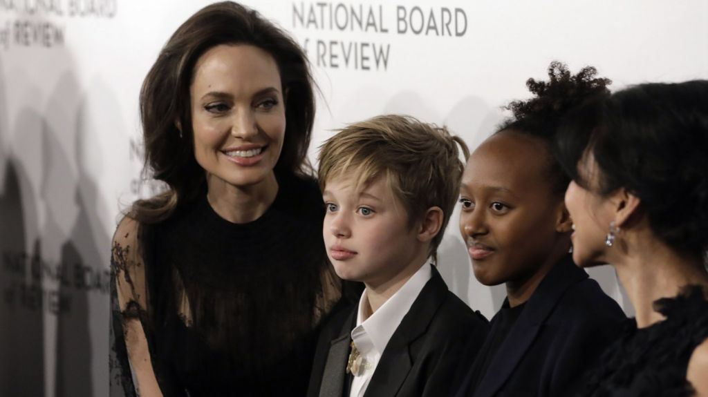  Pitt dice que pag&oacute; m&aacute;s de 1,3 millones a sus hijos tras separaci&oacute;n con Jolie 