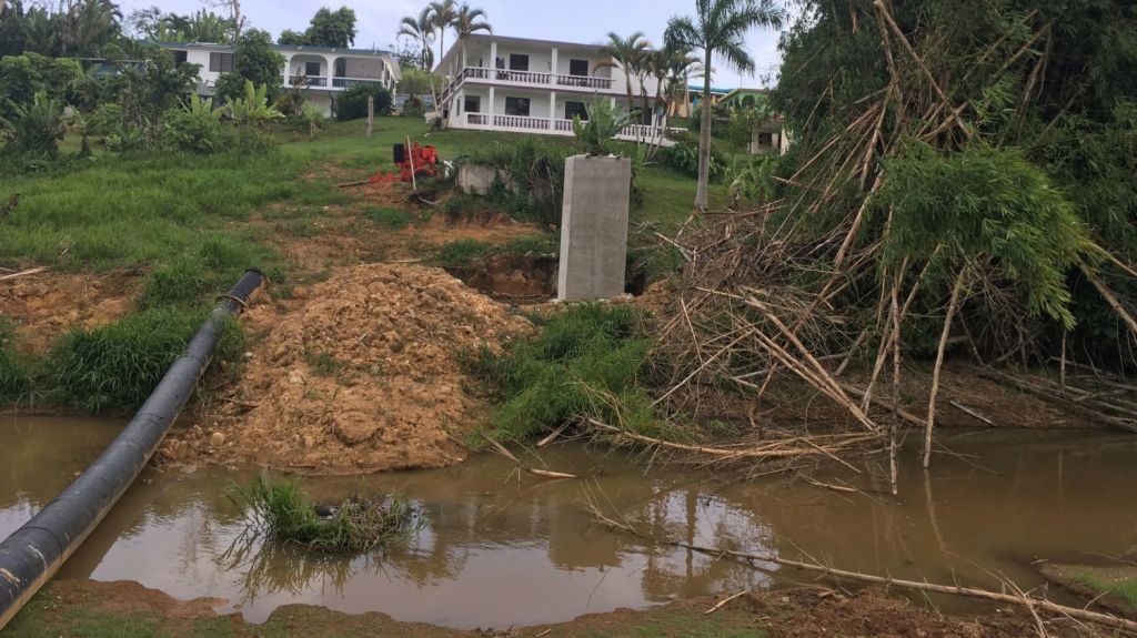  Denuncian descargas de aguas negras a lago de Cidra 