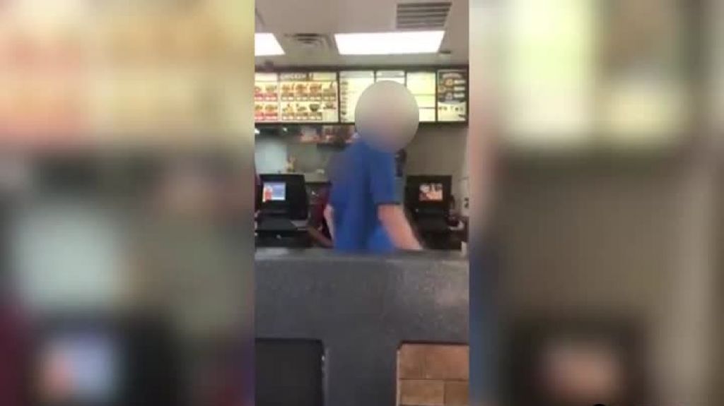  "Te compro boleto de vuelta a M&eacute;xico", dijo cliente a trabajadora hispana en EE.UU. 