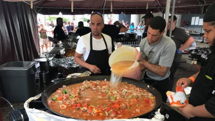 Video: Gigantesca cocina en el Choliseo para preparar comida para los mÃ¡s necesitados 