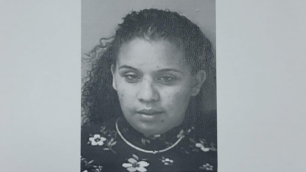  Bajo fianza mujer acusada de fraude bancario contra una persona de edad avanzada 