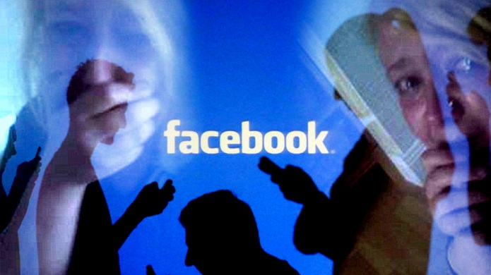 Una adolescente se salva de ser asesinada por su novio al publicar 'selfies' en Facebook