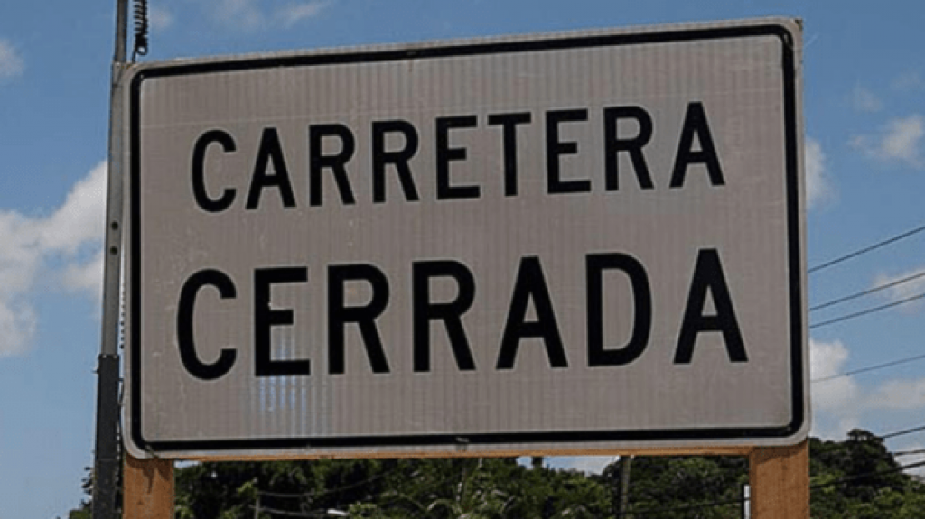 AVISO: Carretera cerrada en Corozal por deslizamiento de terreno 