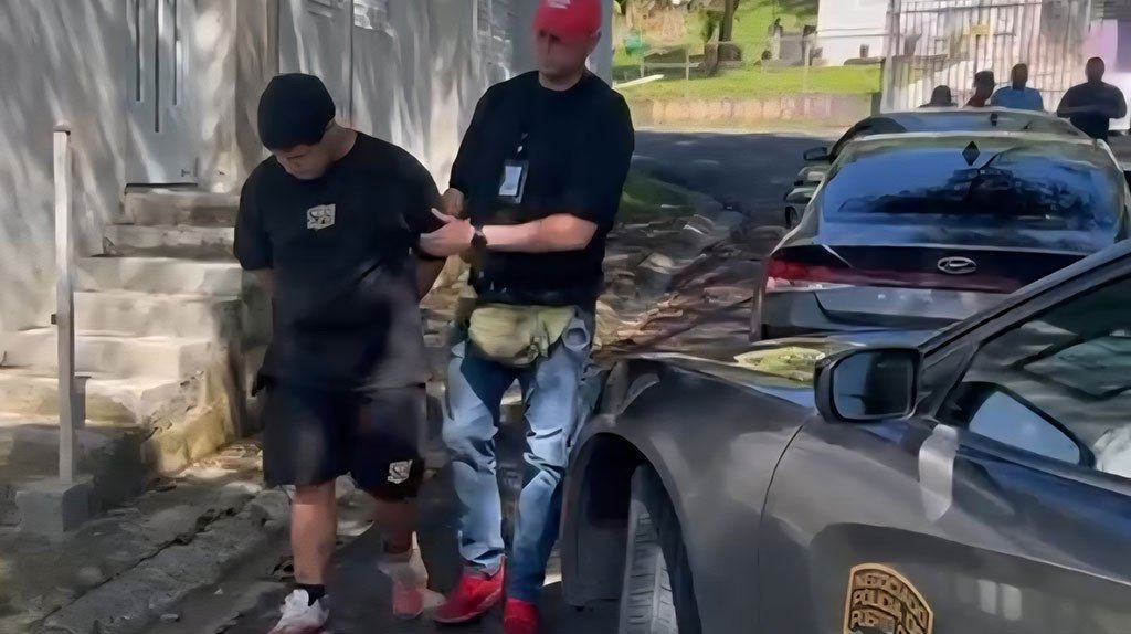  Video: Arrestan a joven durante intervenci&oacute;n policiaca en Can&oacute;vanas y le ocupan drogas 