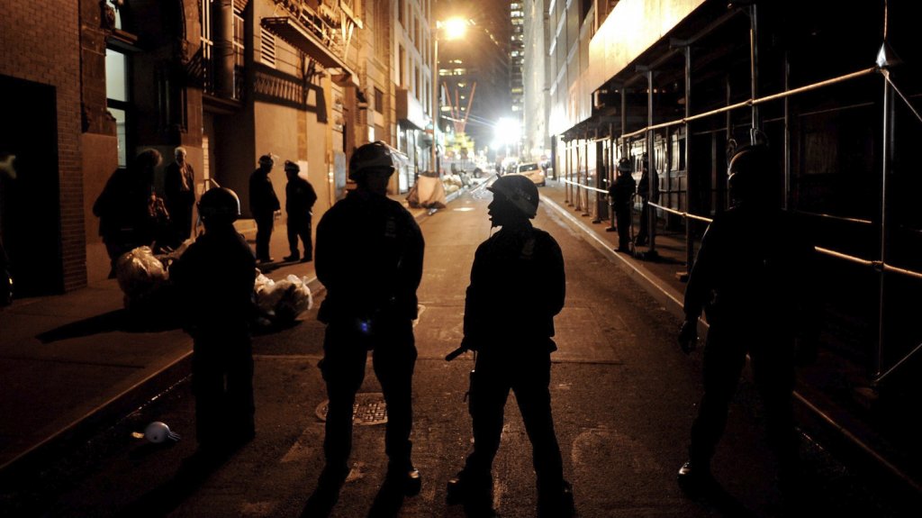  Pol&eacute;mica en Nueva York por arresto de manifestante en furg&oacute;n sin distintivos 