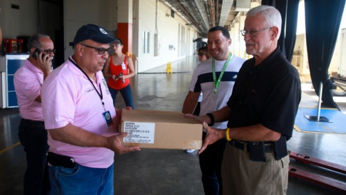 Llegaron los toldos, gobierno entrega 200 en San Juan