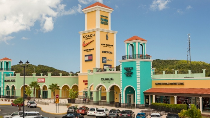 Centros comerciales de Carolina y Barceloneta comienzan a operar parcialmente