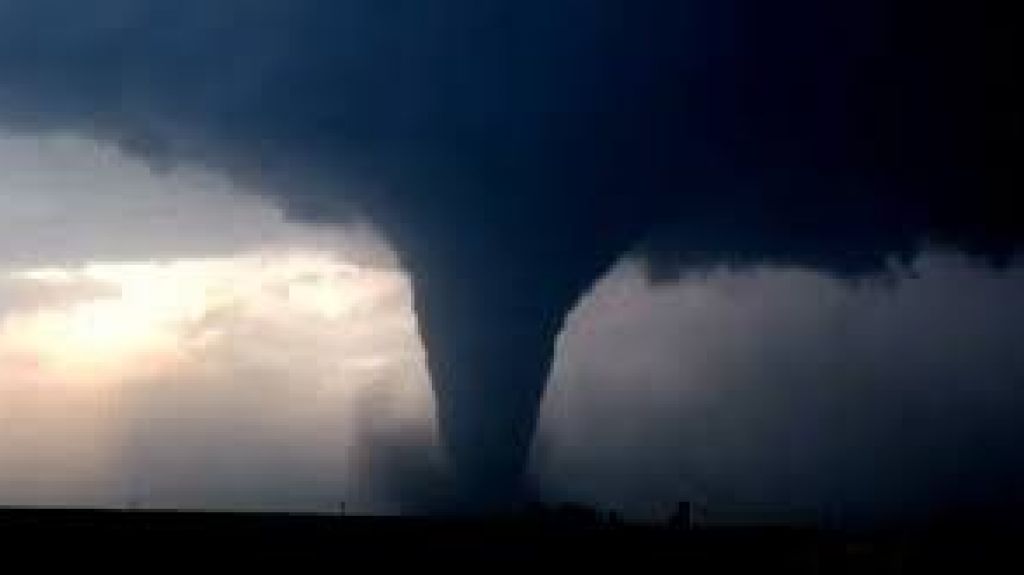  Vea video: Un tornado inusual sorprende a una comunidad de Sinaloa 