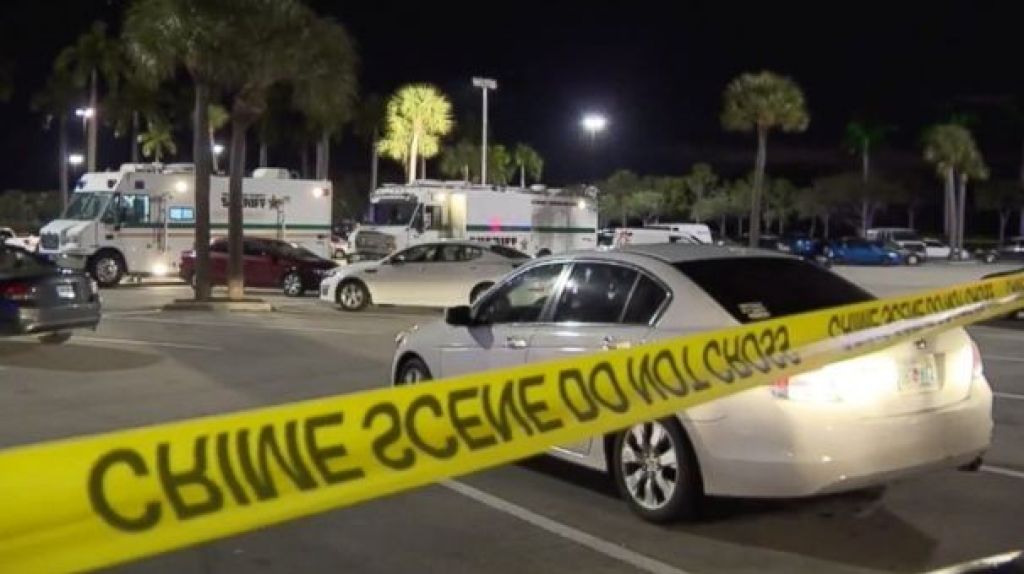  Tiroteo en centro comercial de Florida deja a perro Polic&iacute;a (K9) muerto. 