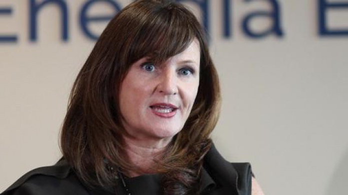 Aee extiende el contratito de Lisa Donahue