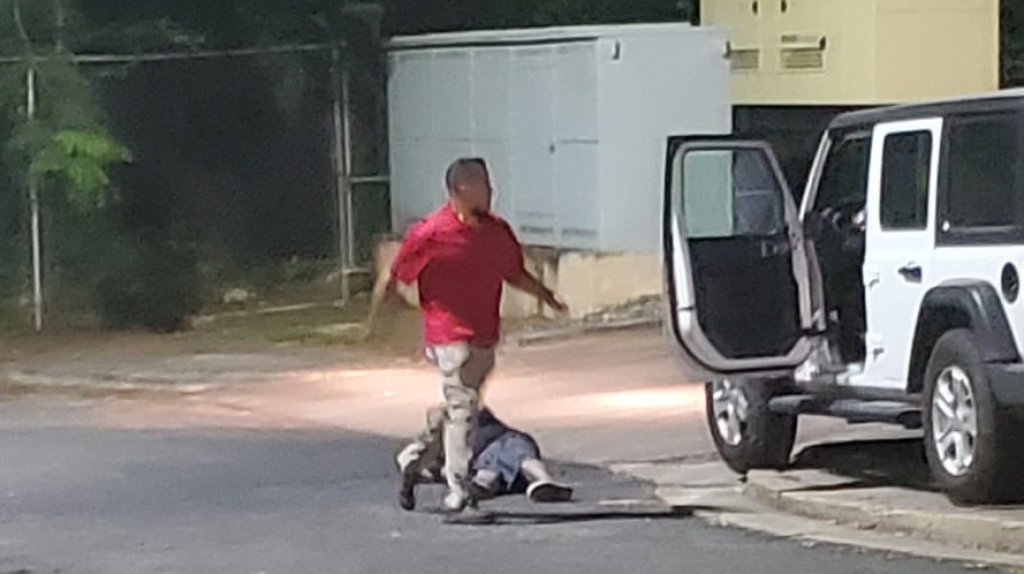  Video: Ciudadanos arrestan a turistas que chocaron carros en Plaza Escorial 