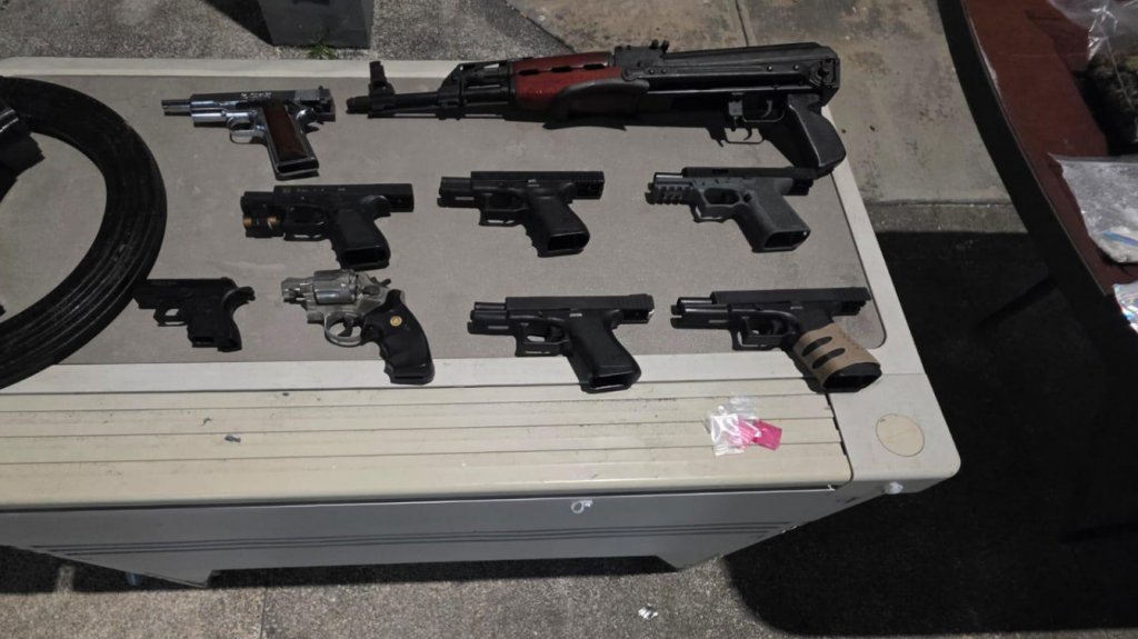  Video: Policía de Bayamón y Guaynabo le dan “Un Palo” a los “Gatilleros” de un caserío 