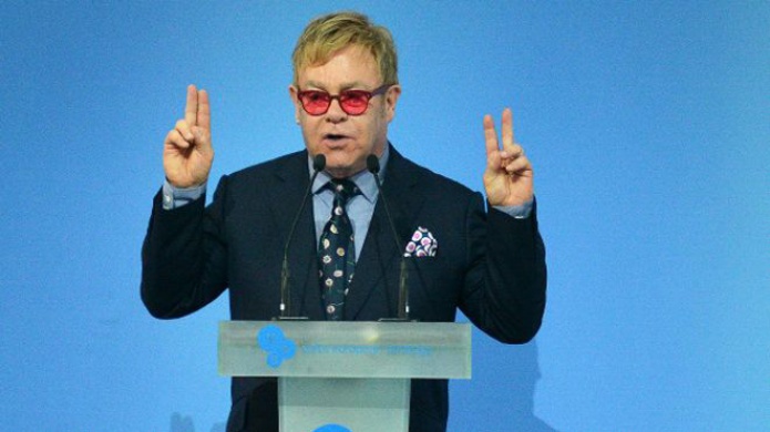 Los cÃ³micos rusos que convencieron a Elton John de que hablaba con Putin