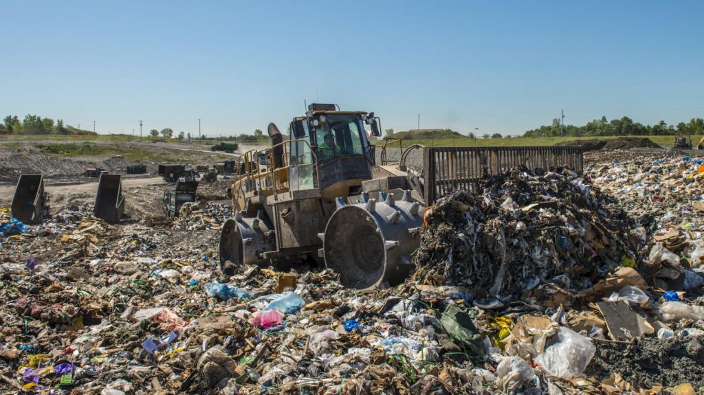  De los 29 vertederos existentes en la Isla, 18 no cumplen con la reglamentaci&oacute;n ambiental y de ellos 11 tienen orden de cierre 