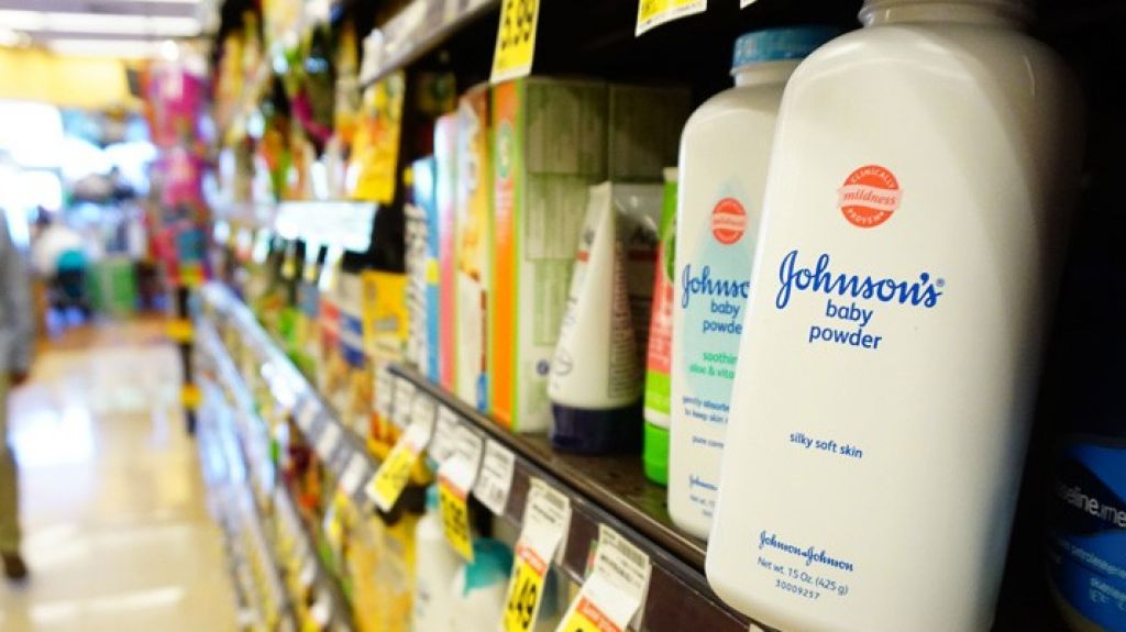  Johnson & Johnson retira de la venta un lote de talco para beb&eacute;s tras encontrar una sustancia cancer&iacute;gena 