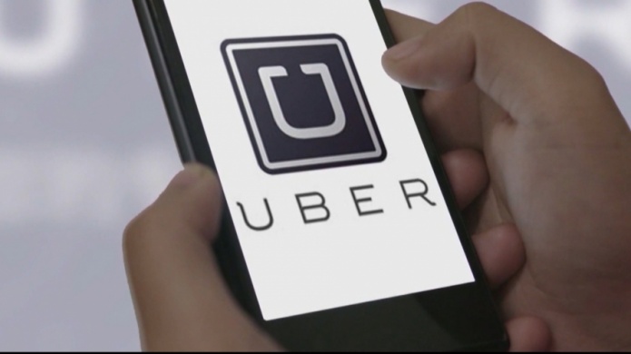 Uber expande servicios a pesar de confrontaciones con taxistas