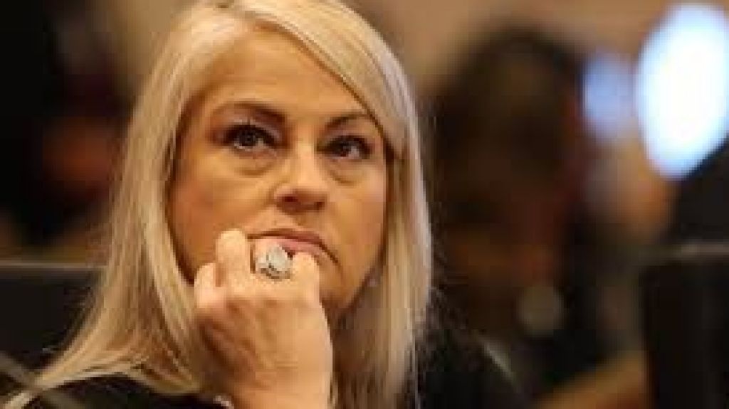  Piden archivar caso contra esposo secretaria de Justicia tras determinaci&oacute;n no causa 