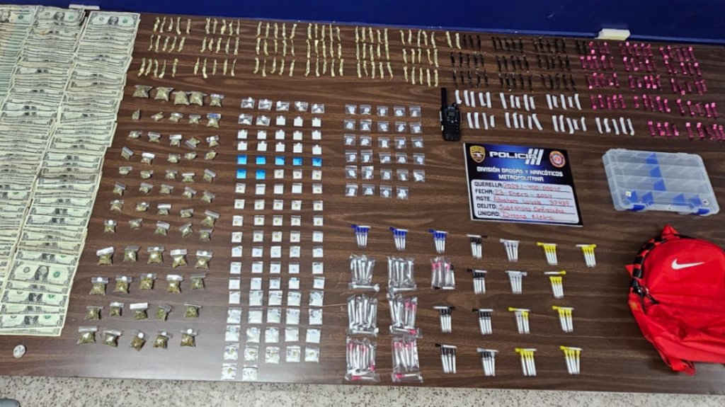  Operativo deja varios arrestados, confiscaci&oacute;n de drogas y armas en Caimito 