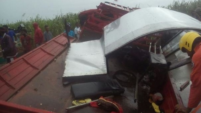 Un muerto y 17 heridos al chocar dos camiones en Republica Dominicana