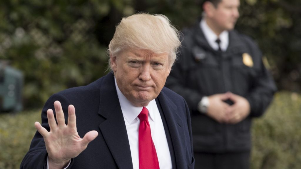  Trump dice que no necesita de bancos para hacer negocios 