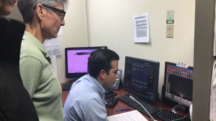 Video: Gobernador envÃ­a mensaje a todos los agentes utilizando el radio de la policÃ­a